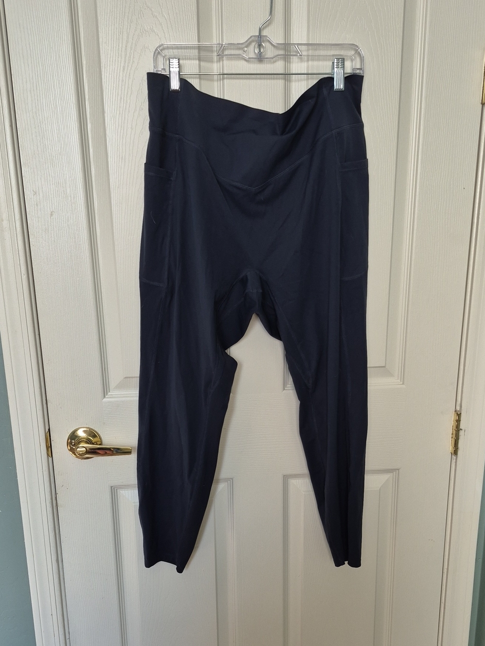 HALARA Navy High-Rise Butt Cinch Butt Lift Leggings with Side Pockets